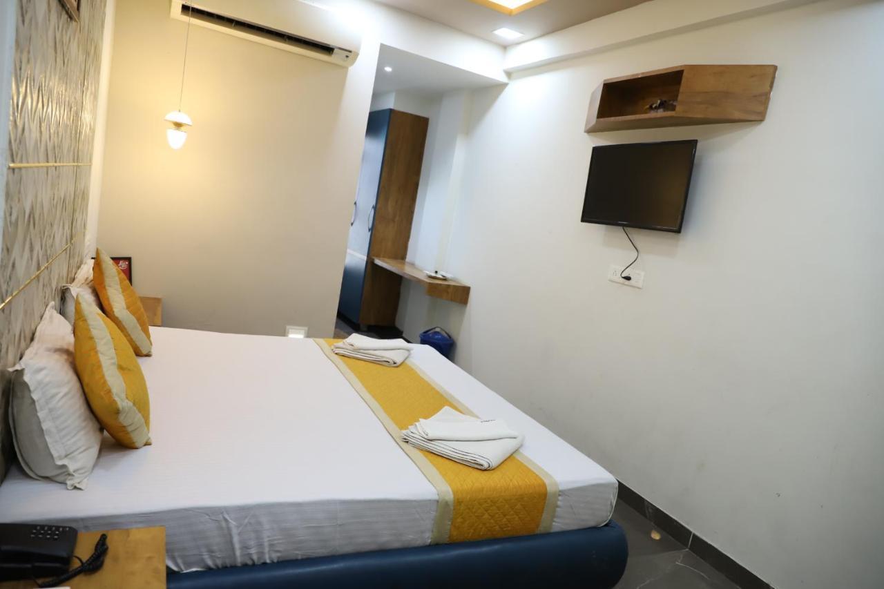 Hotel Dolphin Residency Pātan Eksteriør bilde