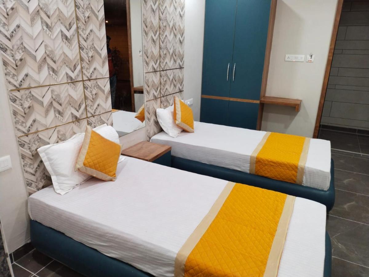 Hotel Dolphin Residency Pātan Eksteriør bilde