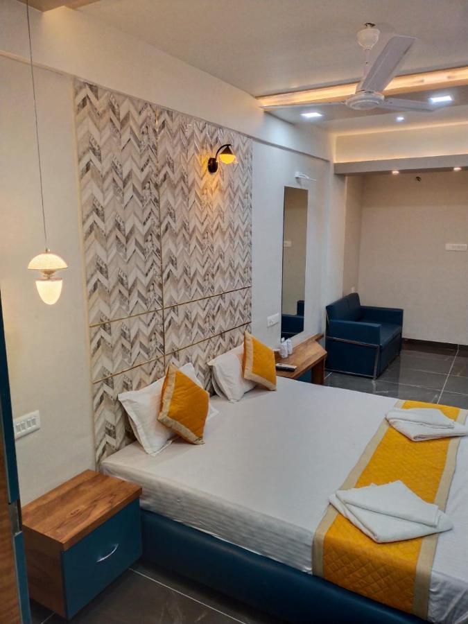 Hotel Dolphin Residency Pātan Eksteriør bilde